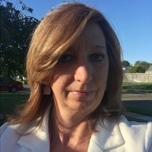 Meet your Posher, Debi